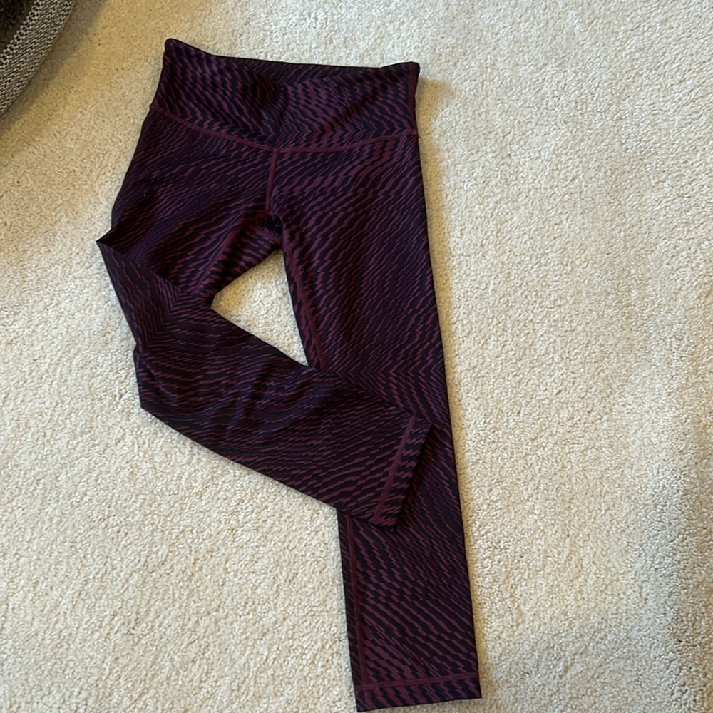 Lulu lemon maroon and black printed leggings